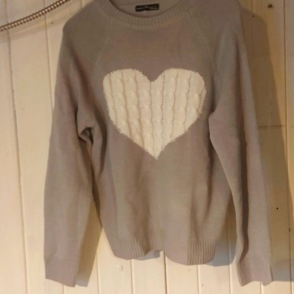Emery Rose Heart Sweater/ NWOT/ Grey/ White/Gift/ Valentines Day/ Christmas